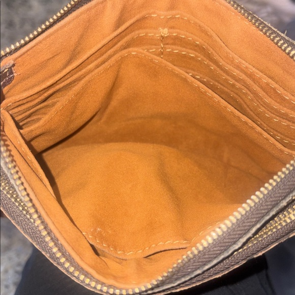 Patrica Nash Floral Embossed Brown Leather Clutch - Picture 5 of 6